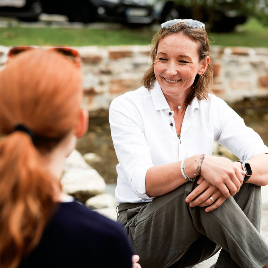 Traumasensible Beratung in Österreich: Elena Scherschneva begleitet psychosozial Fachpersonen zu Stabilität, Ressourcenarbeit und Verantwortung.